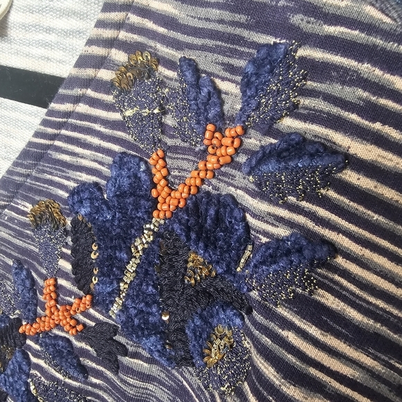 Soft Surroundings Womens M Medium Tunic Blouse V Neck Texture Beaded Applique - Picture 5 of 8